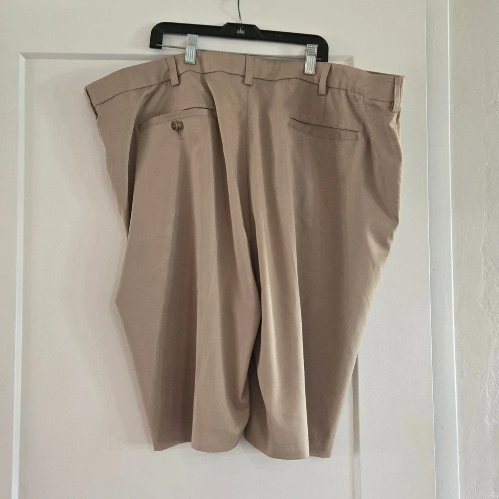 Roundtree & Yorke Performance Golf Shorts Mens 46 T Khaki Tan Flat Front Stretch